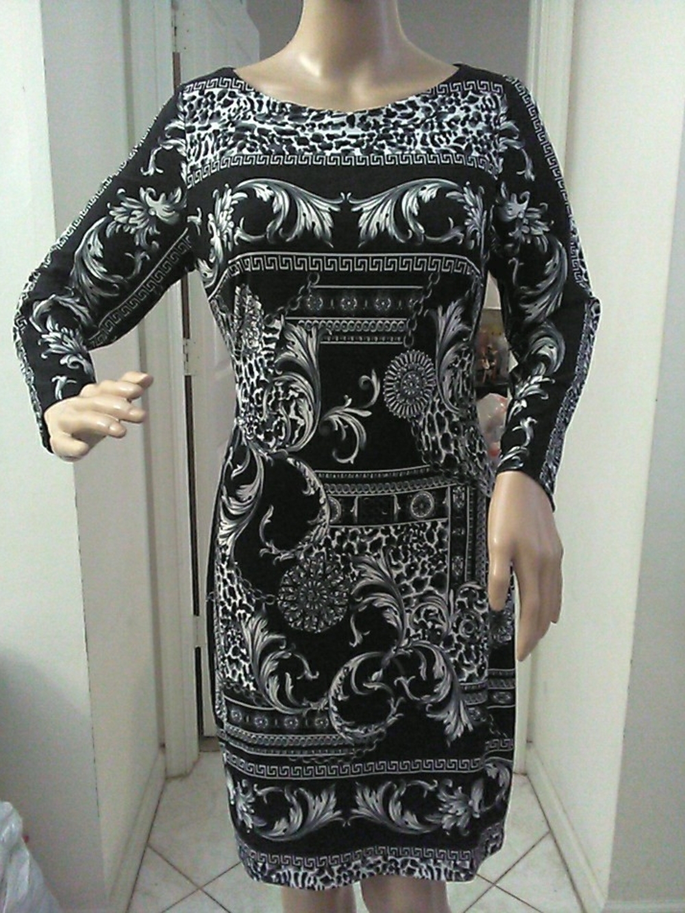 Vintage  Cache Black & White Printed Long Sleeve Sheath Dress Sz. 6 Stretchy